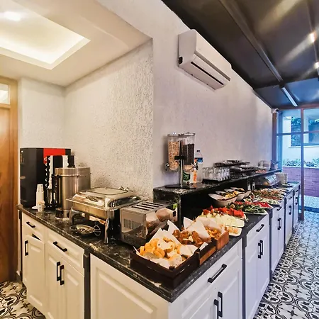 Hotel Luxx Garden 3*