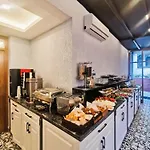 Hotel Luxx Garden 3*