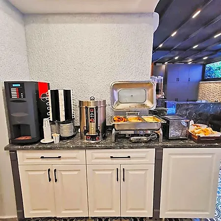 Hotel Luxx Garden 3*