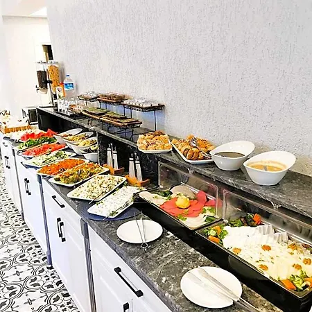 Hotel Luxx Garden 3*
