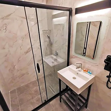 Luxx Garden Hotel