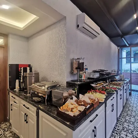 Hotel Luxx Garden 3*